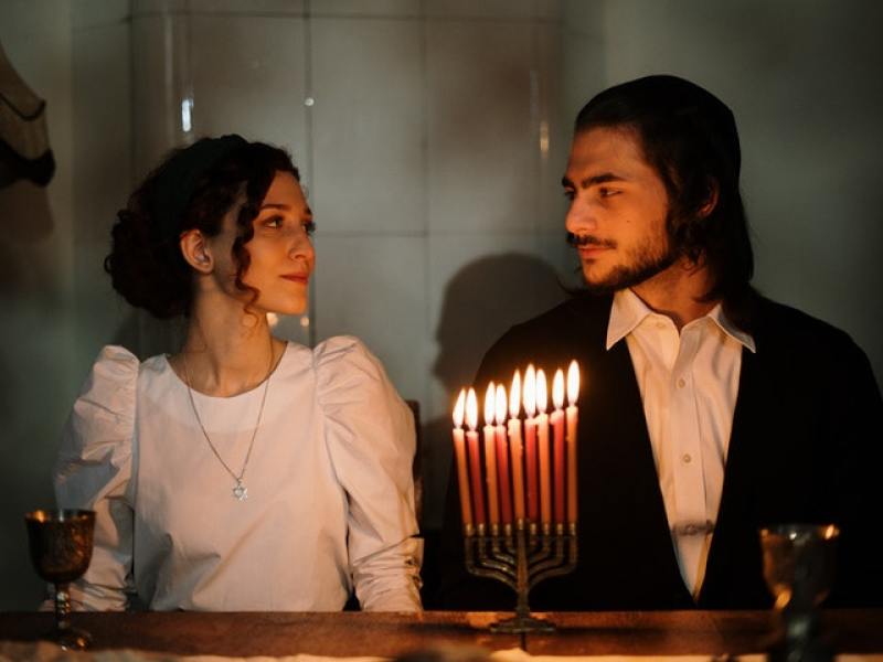 Conservative Rabbis Establish New Language to Call Nonbinary Members to Torah Honors