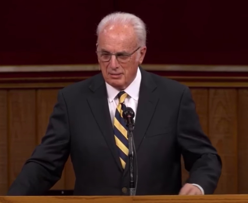 John MacArthur's In-door Sunday Service 