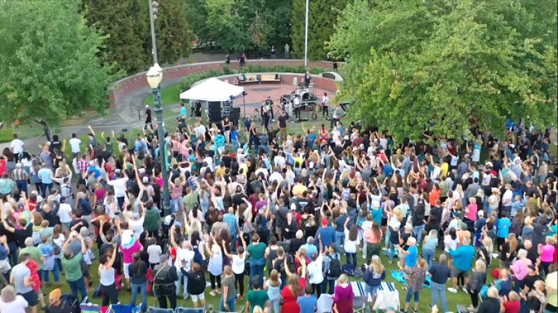 Sean Feucht leading worship in Portland following the Antifa attack